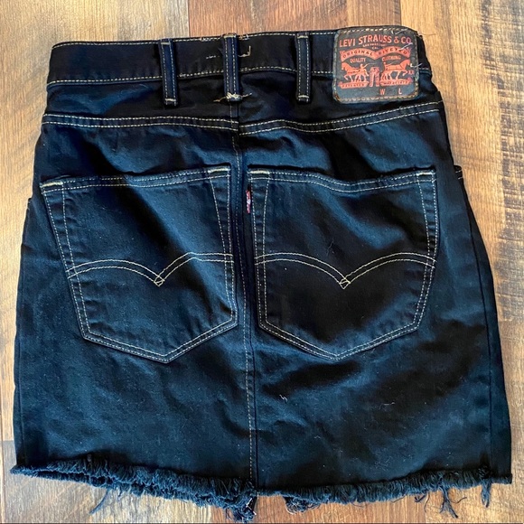 URBAN OUTFITTERS Remade Levi’s Notched Denim Mini - Picture 3 of 7